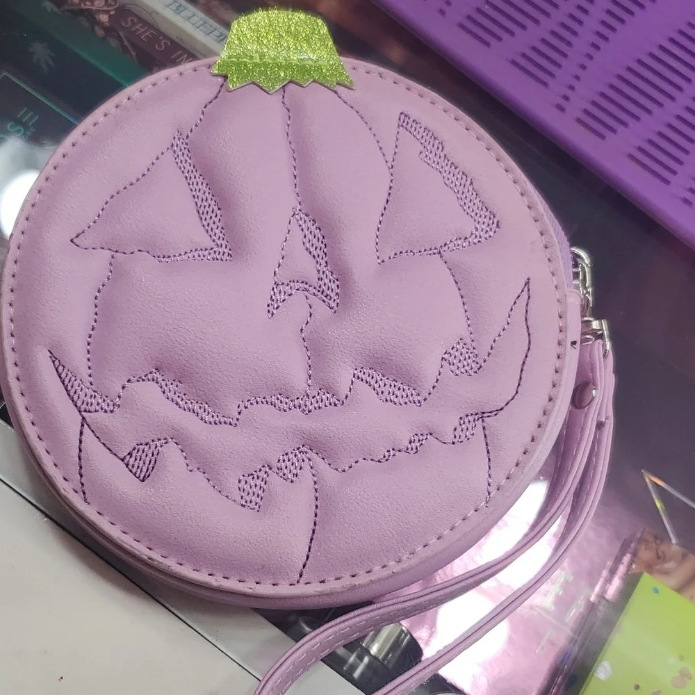Lilac pumpkin wristlet 🎃 - Picture 1 of 3